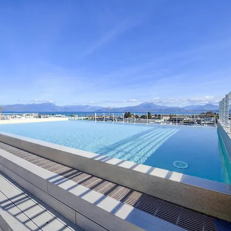 Opalia - Rooftop Pool